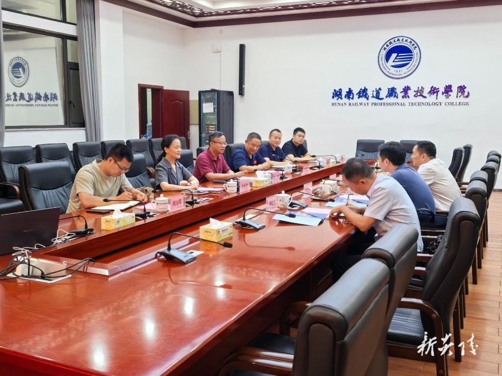 尹朝晖到省派驻村工作队后盾单位对接乡村振兴工作