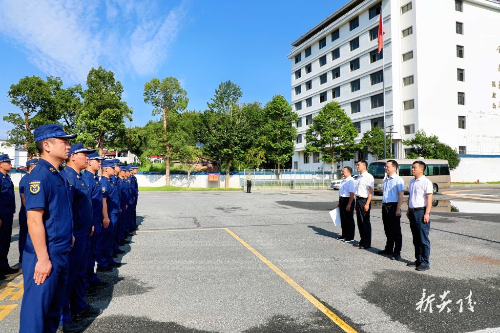 官兵和消防救援人员