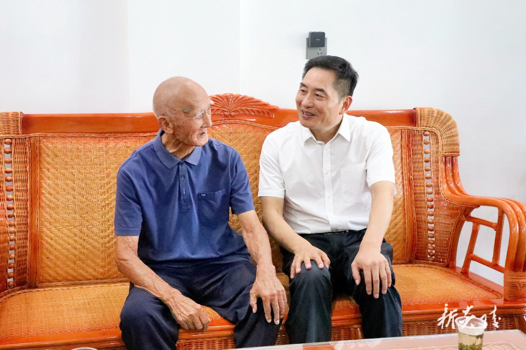 官兵和消防救援人员1