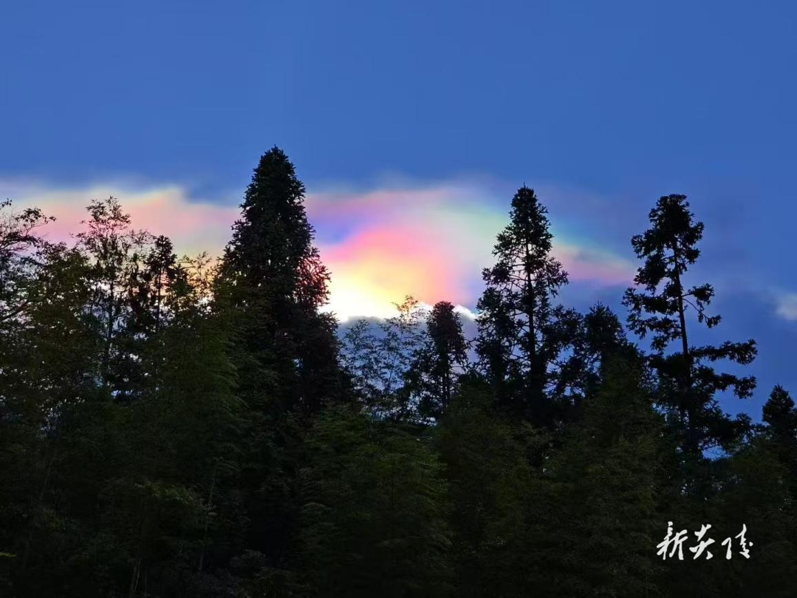 策源乡出现七彩祥云 梦幻景色美不胜收