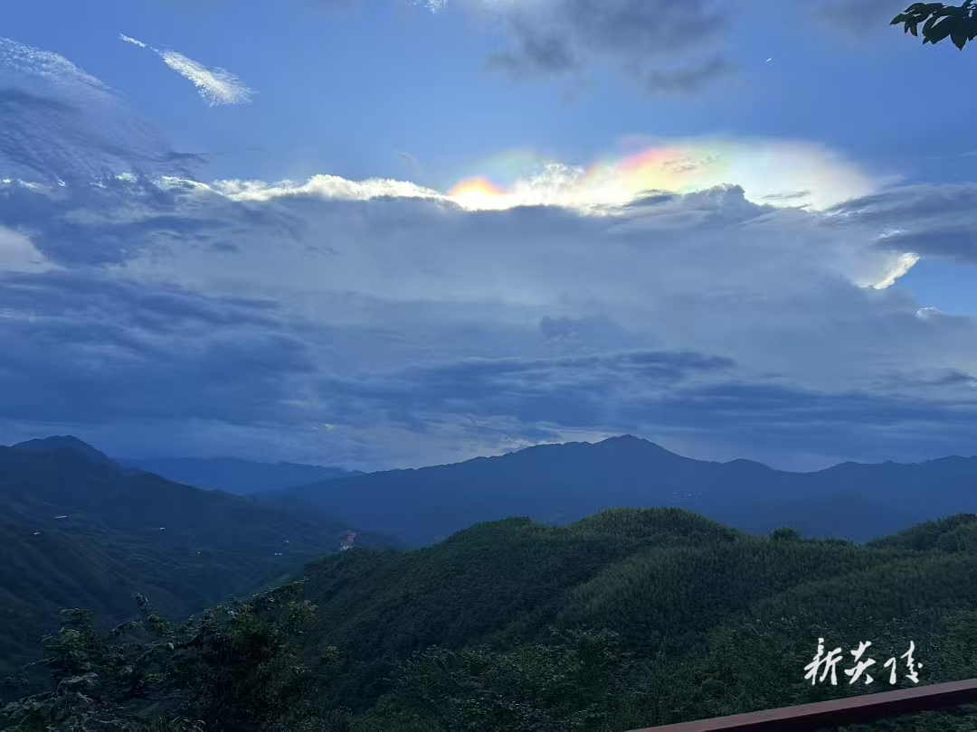 策源乡出现七彩祥云 梦幻景色美不胜收1