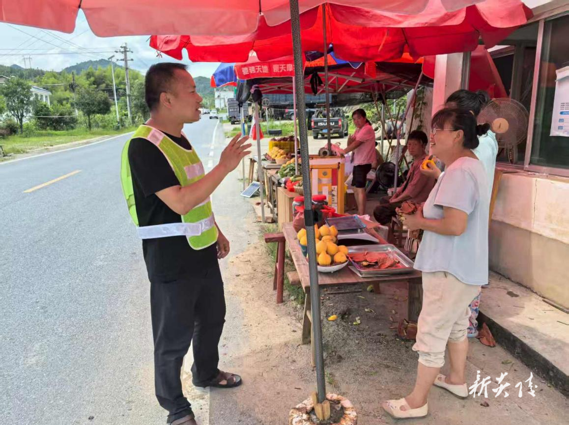沔渡镇开展常态化执勤劝导 护航甜蜜产业路