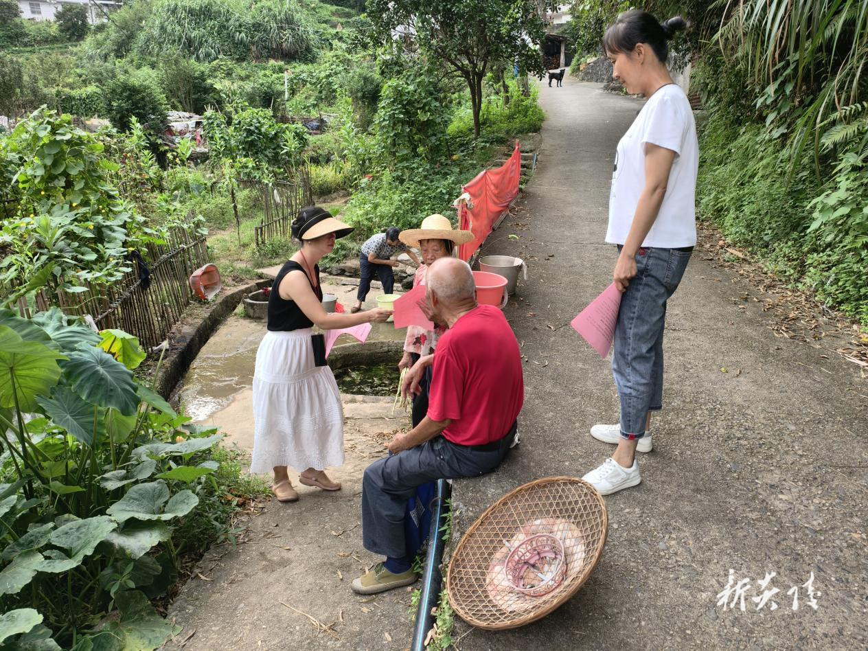 霞阳镇开展秸秆禁烧工作