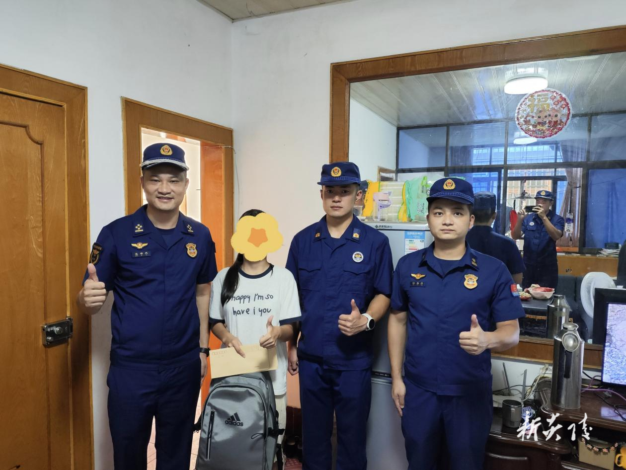 县消防救援大队持续开展“蓝焰护苗 助学筑梦”活动