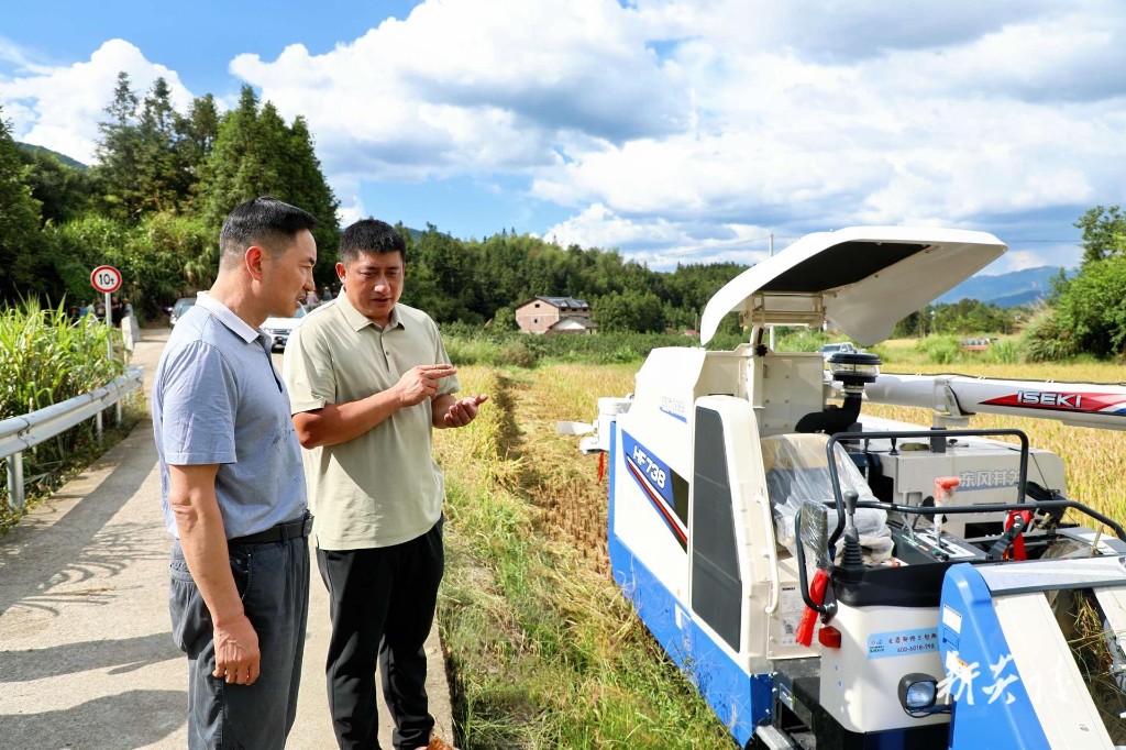 尹朝晖到部分乡镇调研