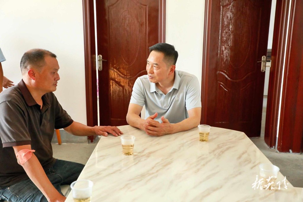 尹朝晖到部分乡镇调研2