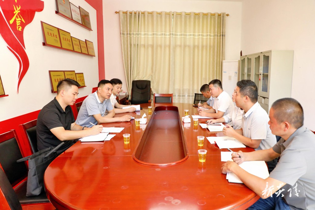 尹朝晖到部分乡镇调研5