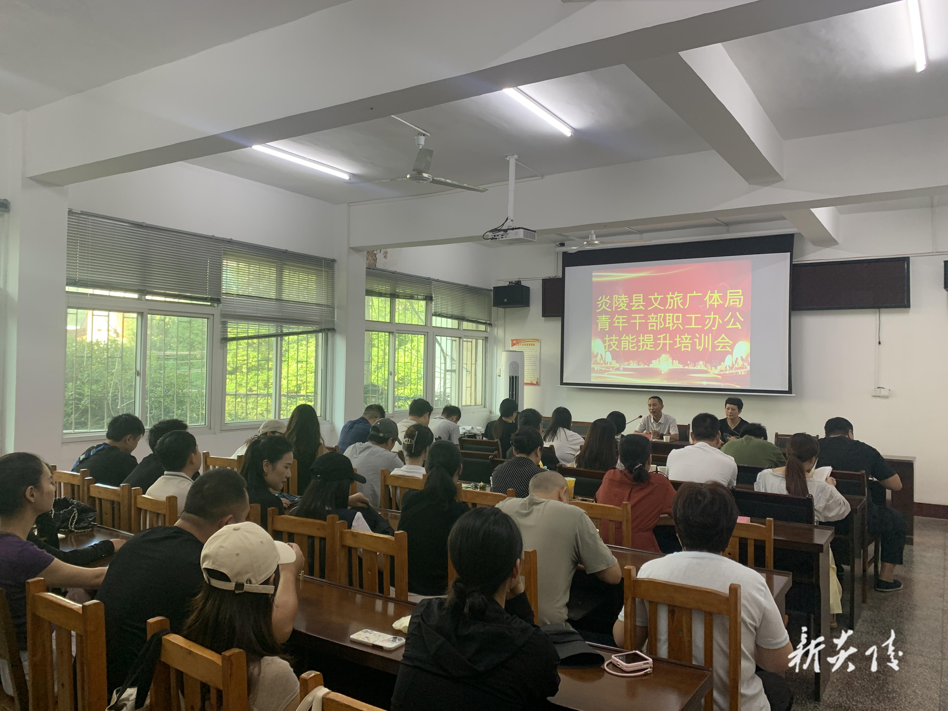 县文旅局开展交流拓展与技能提升培训