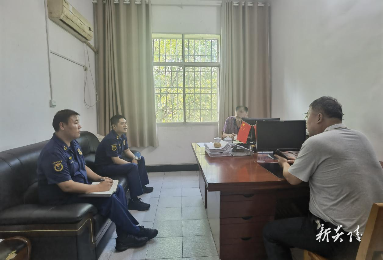 县消防救援大队联合县教育局开展专题工作会商