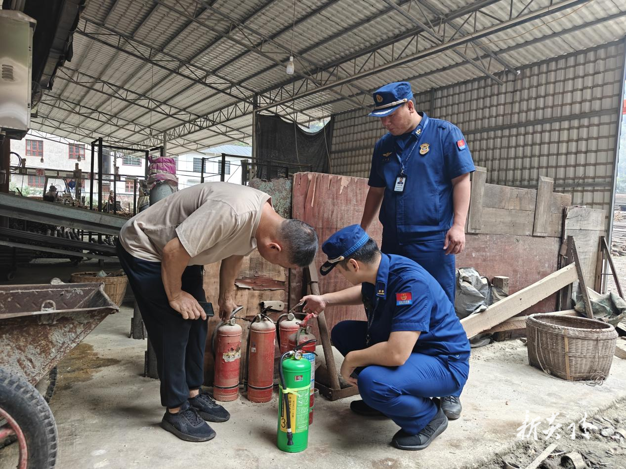 县消防救援大队全面开展节前消防安全检查
