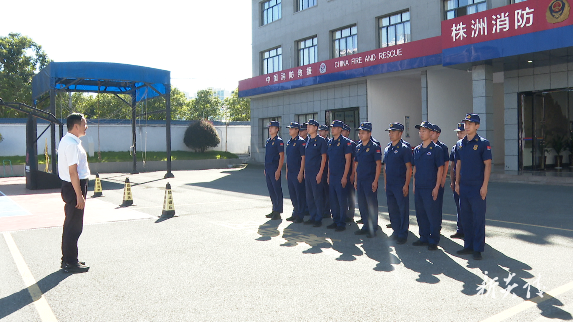 尹朝晖慰问国庆中秋假期一线工作人员