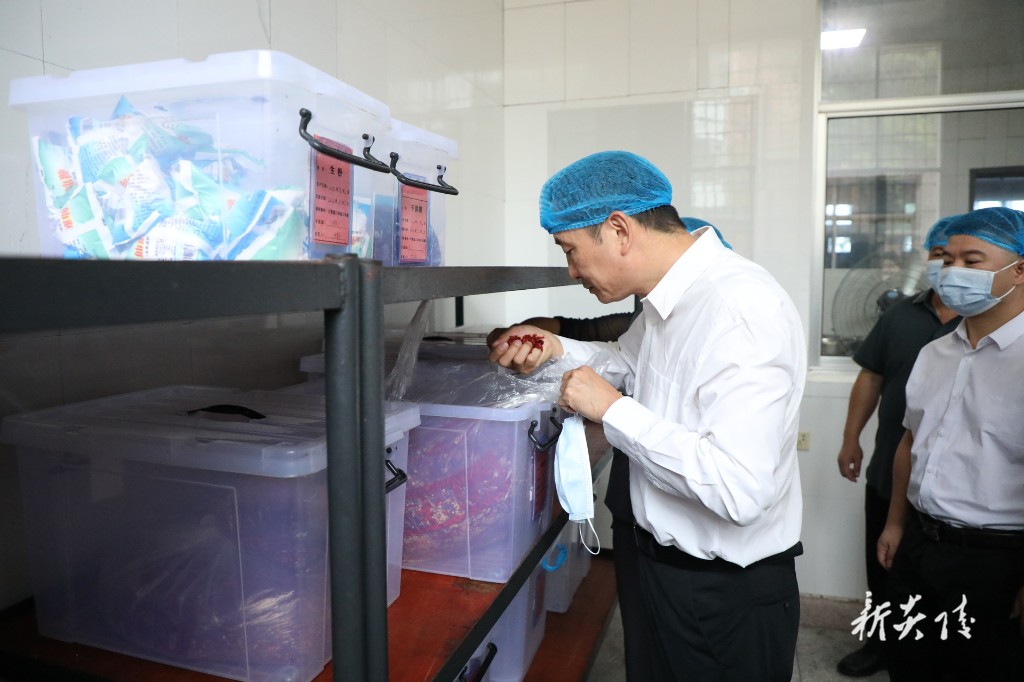 尹朝晖开展校园食品安全“两个责任”包保督导