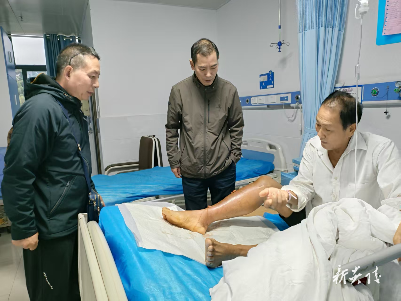 鹿原镇:天堂村生死救援 温暖守护暖山村