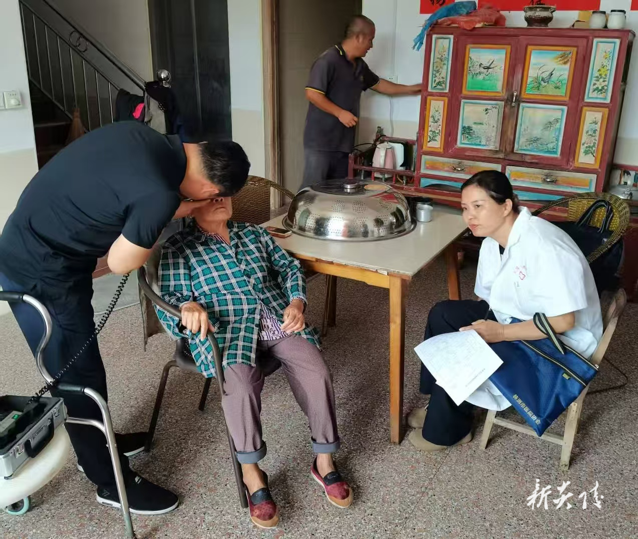 十都镇:精准服务残疾人 上门评残暖民心