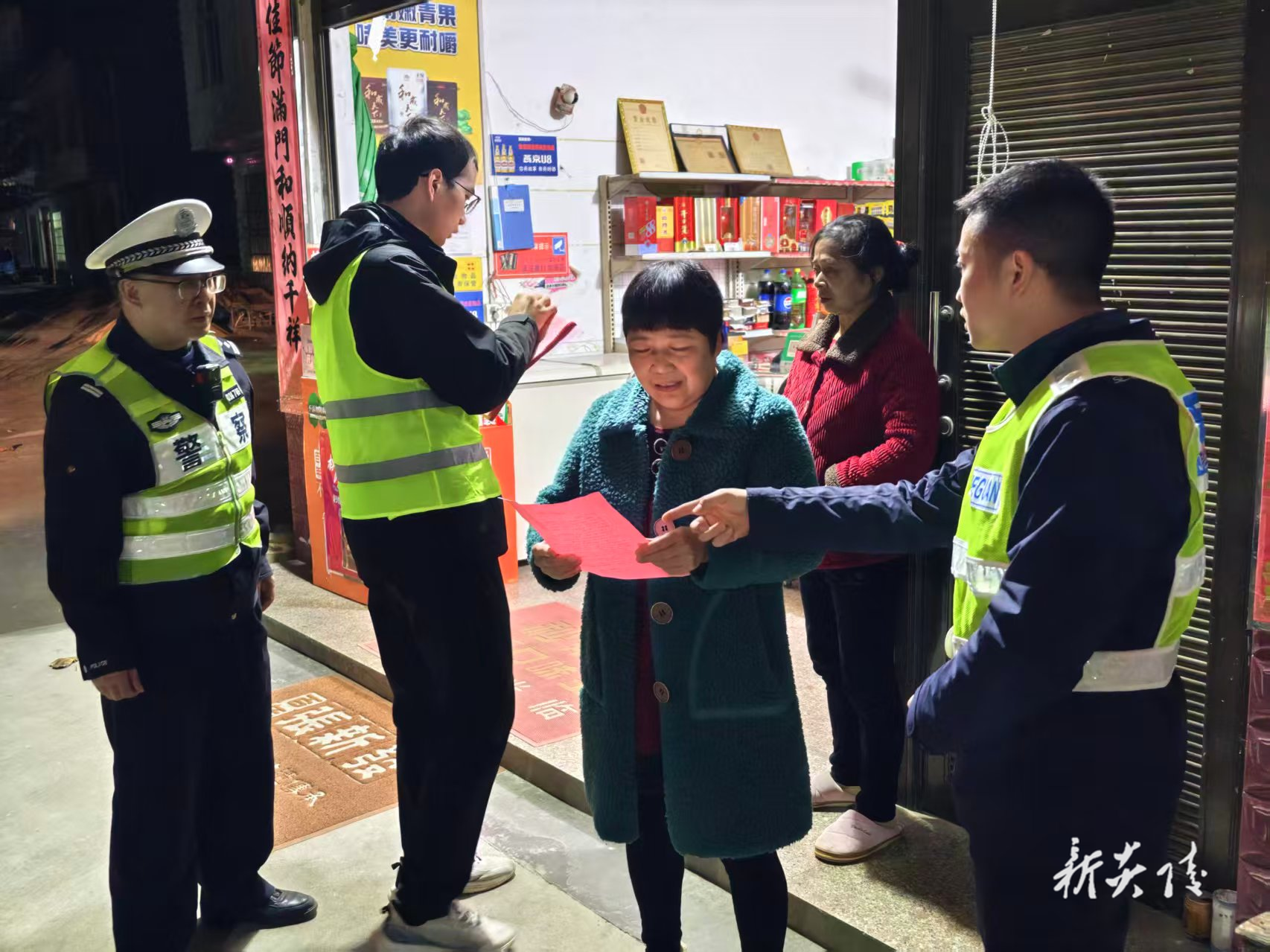 沔渡镇:国道沿线话安全 夜间劝导暖民心