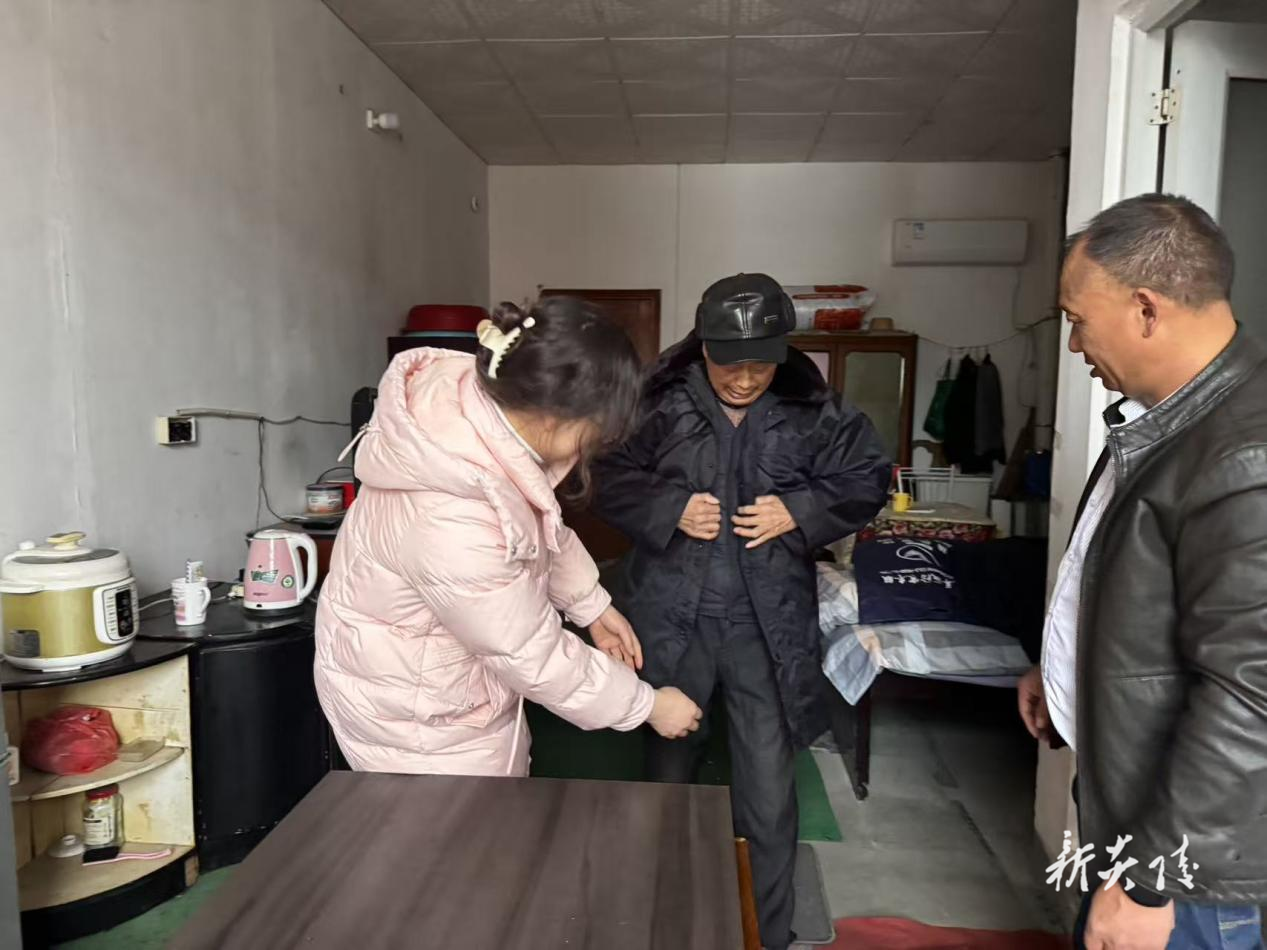 积极应对低温雨雪冰冻天气 全力保障道路安全与民生稳定3