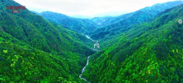 神农谷
珠帘瀑布