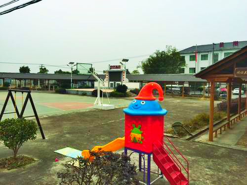 、农民休闲广场。黎世伟 摄_meitu_1