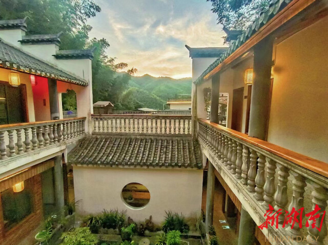 避暑品桃到炎陵